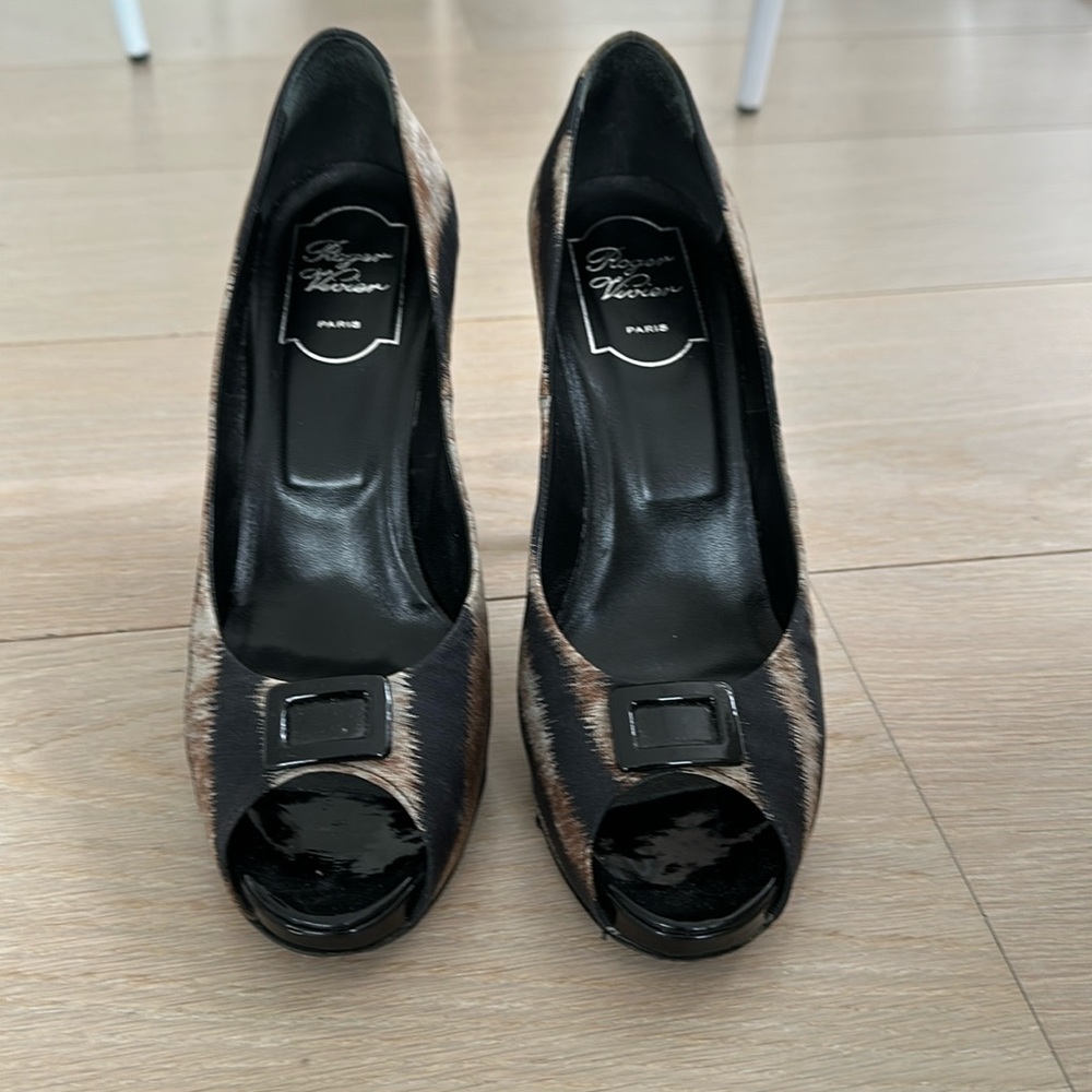 Roger Vivier heels.  Size 37.5.  Very good condition.
